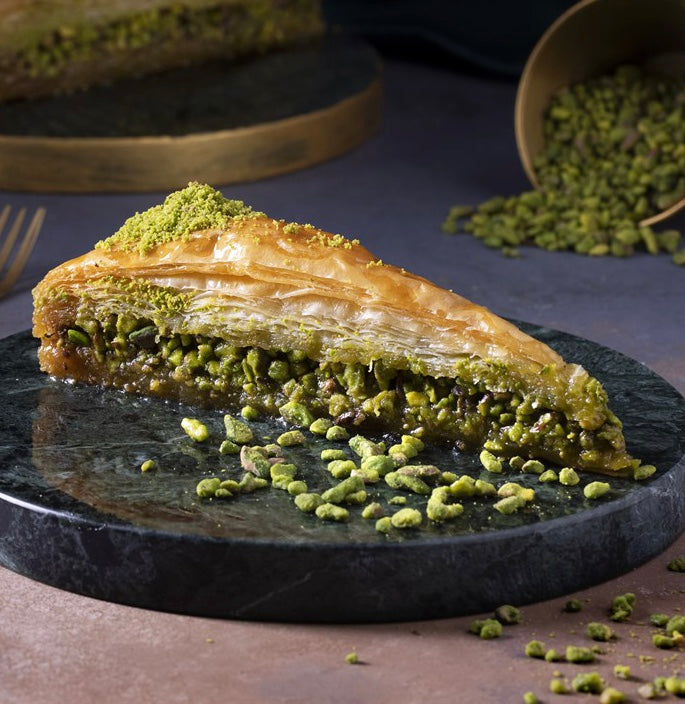 Güllüoğlu Carrot Sliced Pistachio Baklava